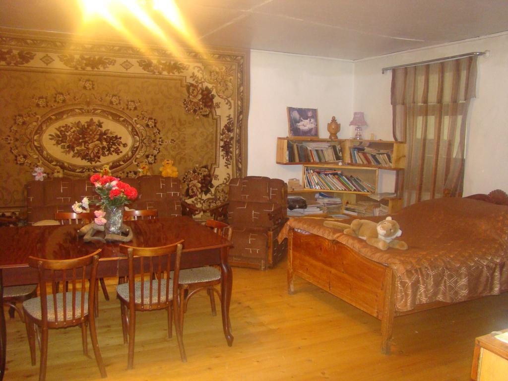 Guest House Tavaduri Mestia Bagian luar foto